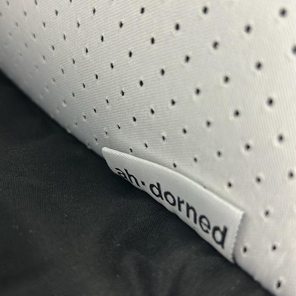 NWOT Ah.dorned White Neoprene Bag with Leopard Pattern Strap - Picture 8 of 8